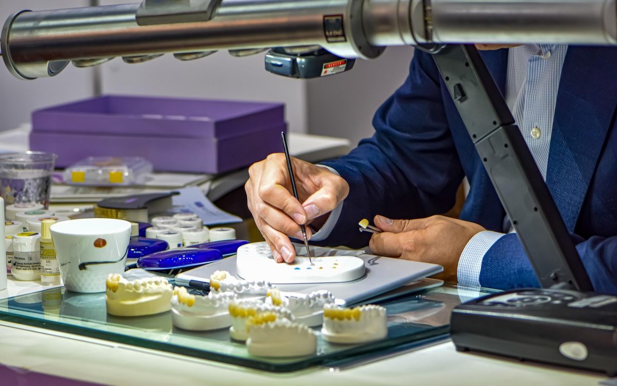 dental lab 7660684 1280